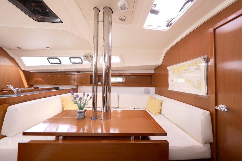 Book yachts online - sailboat - Oceanis 34 - STAR ELISABETH - rent