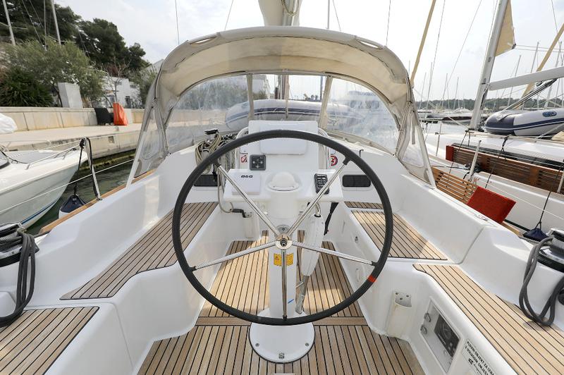 Book yachts online - sailboat - Oceanis 34 - STAR ELISABETH - rent