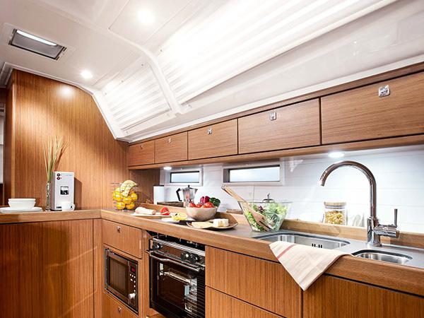 Book yachts online - sailboat - Bavaria Cruiser 46 - ZOE - rent
