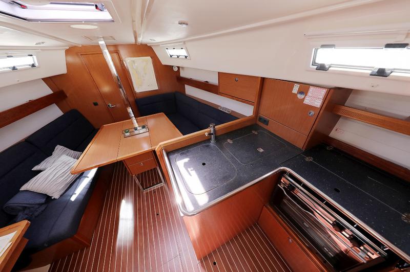 Book yachts online - sailboat - Bavaria 32 Cruiser - STAR CHIARA - rent