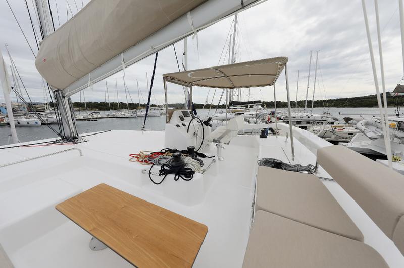 Book yachts online - catamaran - Dufour 48 - BE MINE - rent