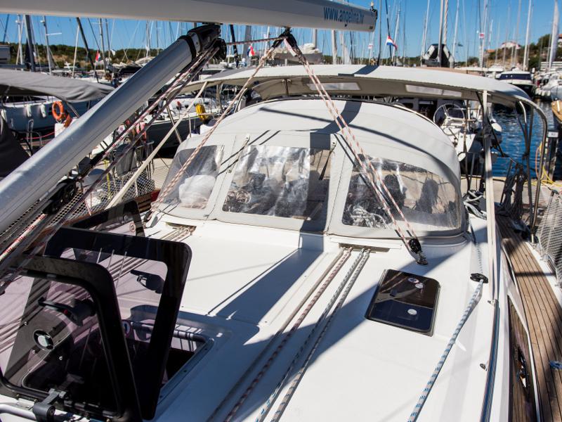 Book yachts online - sailboat - Bavaria Cruiser 41 - STAR KLEO - rent