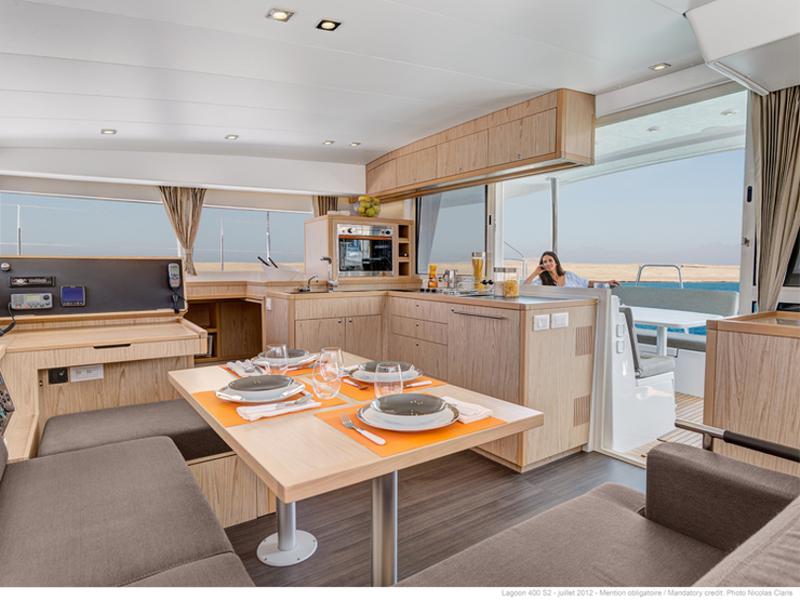 Book yachts online - catamaran - Lagoon 400 S2 - LADIES FIRST - rent