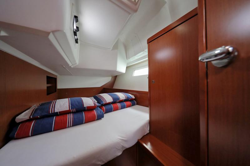 Book yachts online - sailboat - Oceanis 45-4 CABINS - ZEPHYRA - rent