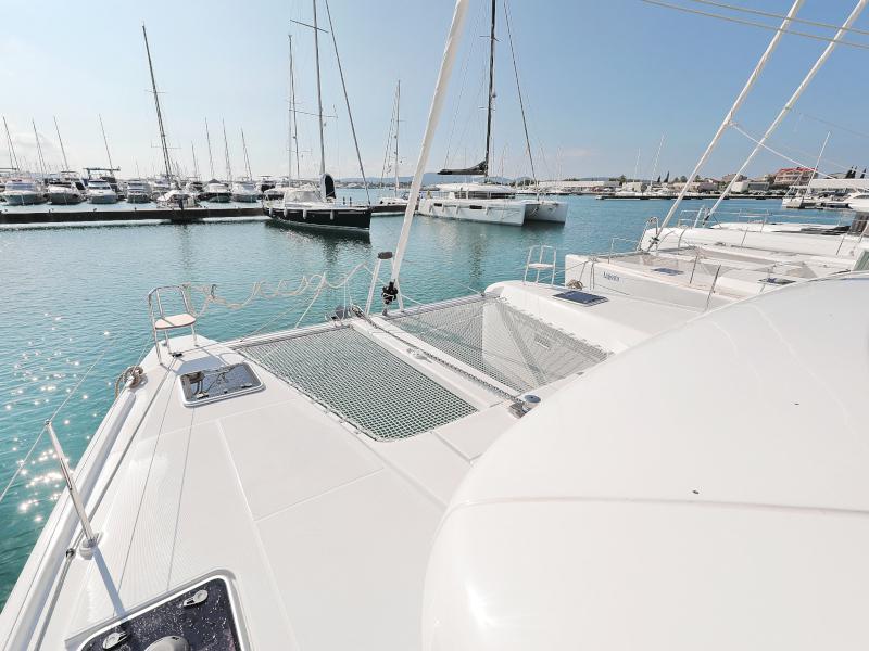 Book yachts online - catamaran - Lagoon 42 - FANTASEA  - rent