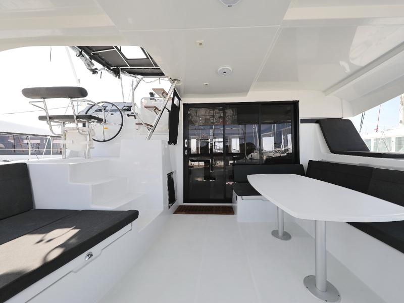 Book yachts online - catamaran - Lagoon 42 - FANTASEA  - rent