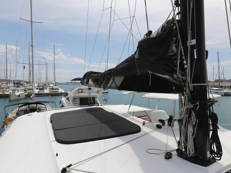 Book yachts online - catamaran - Lagoon 52 - SEA DWELLER (ex.TEQUILA SUNRISE) AC Generator Watermaker - rent