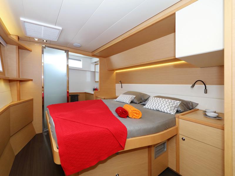Book yachts online - catamaran - Lagoon 52 - SEA DWELLER (ex.TEQUILA SUNRISE) AC Generator Watermaker - rent