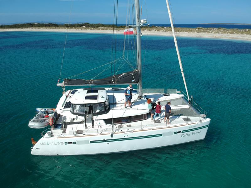 Book yachts online - catamaran - Lagoon 450 - FELIX FINIS  - rent