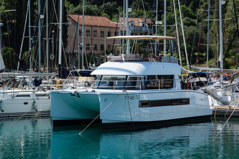 Book yachts online - powercatamaran - Fountaine Pajot MY 37[G] - Jam - rent
