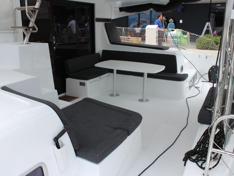 Book yachts online - catamaran - Lagoon 42 - AITUTAKI  (AC in salon + generator) - rent
