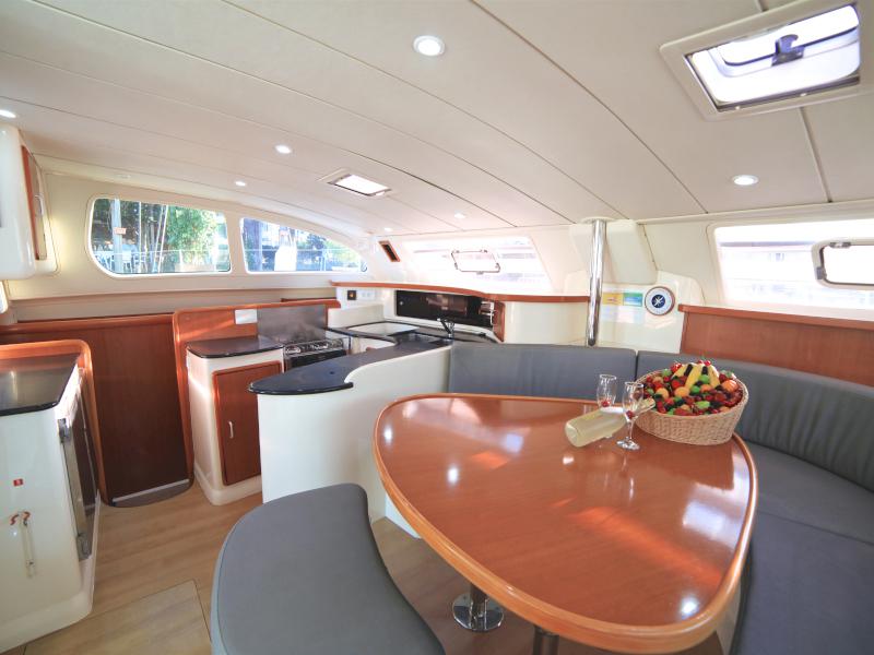 Book yachts online - catamaran - Leopard 43 - Sail Capella - rent