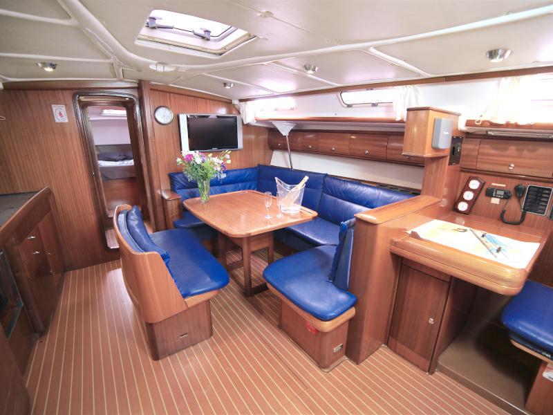 Book yachts online - sailboat - Bavaria 44 - Sail Charlie - rent