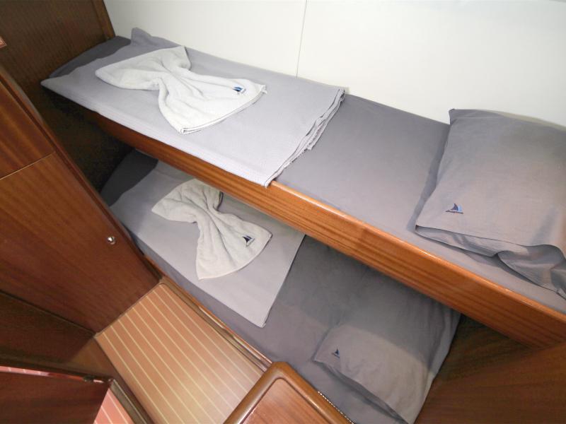 Book yachts online - sailboat - Bavaria 44 - Sail Charlie - rent