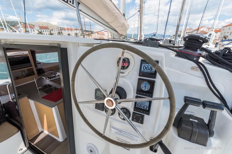 Book yachts online - catamaran - Lipari 41 - UNS INN - rent