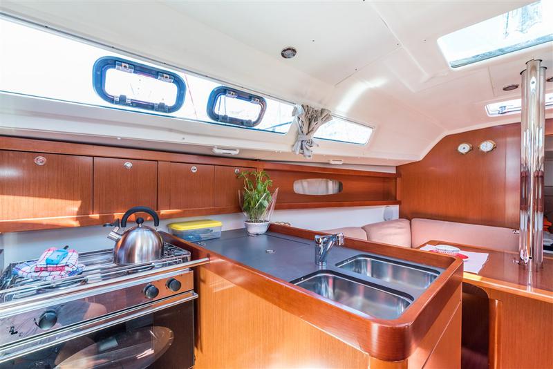 Book yachts online - sailboat - Oceanis 31 - BUDDY - rent
