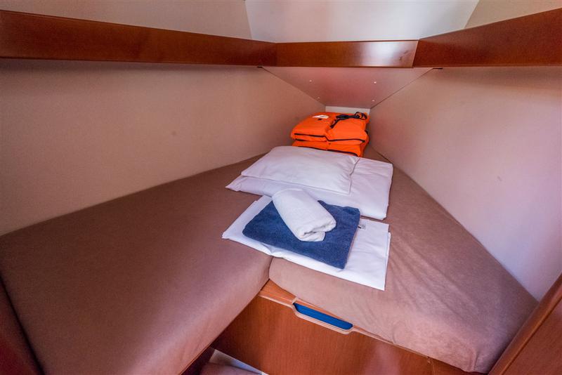 Book yachts online - sailboat - Oceanis 31 - BUDDY - rent