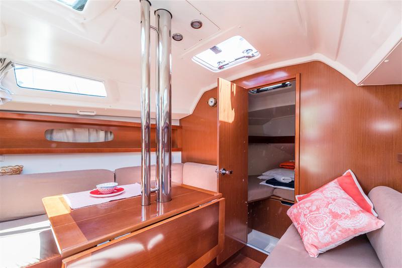 Book yachts online - sailboat - Oceanis 31 - BUDDY - rent