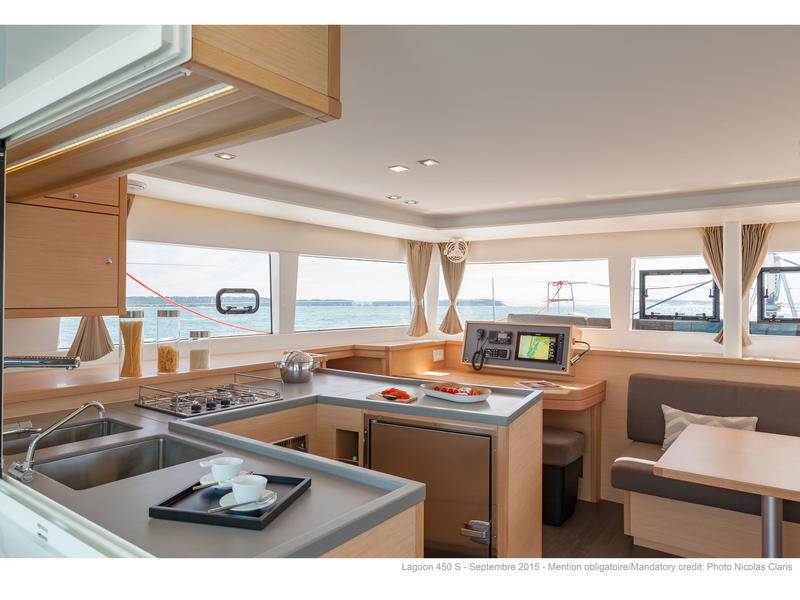 Book yachts online - catamaran - Lagoon 450  Flybridge - Alex JR - rent