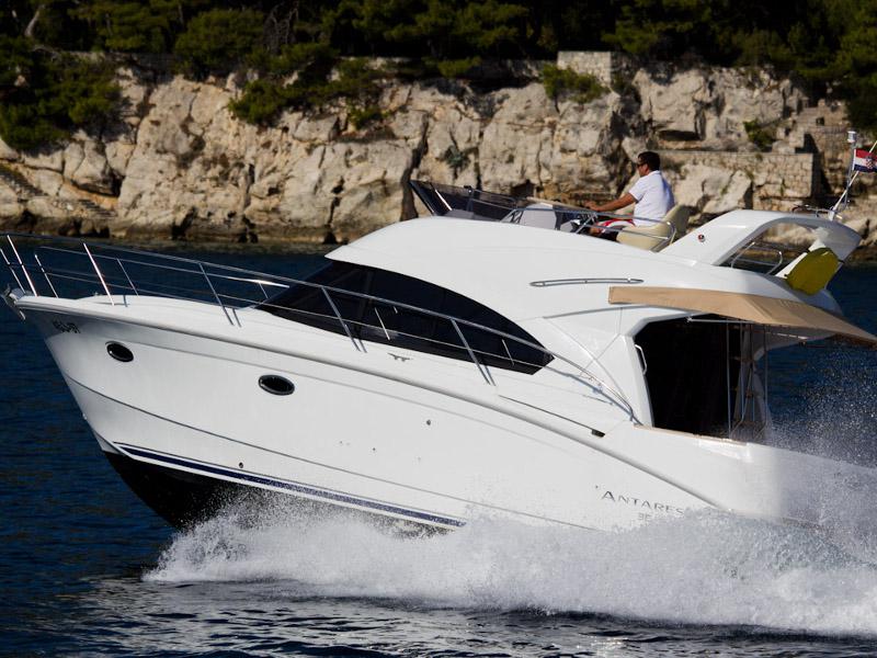 Book yachts online - motorboat - Antares 36 (2011) - GALEB - rent