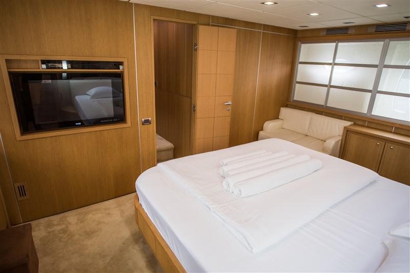 Book yachts online - motorboat - Abacus 70 Fly - Malibu - rent