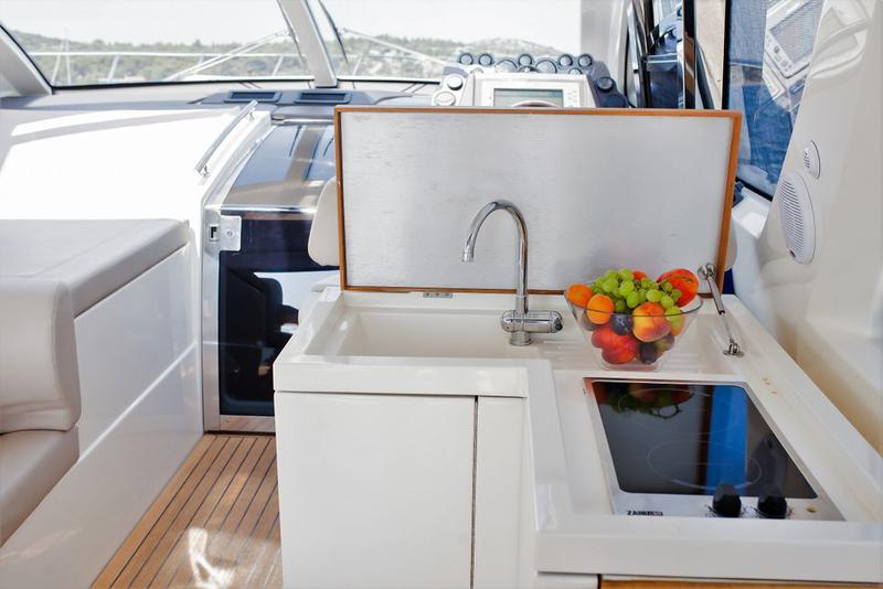 Book yachts online - motorboat - Azimut Atlantis 54 - Moonraker - rent
