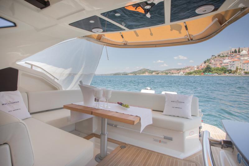 Book yachts online - motorboat - Cranchi M44 HT - Fellow II - rent