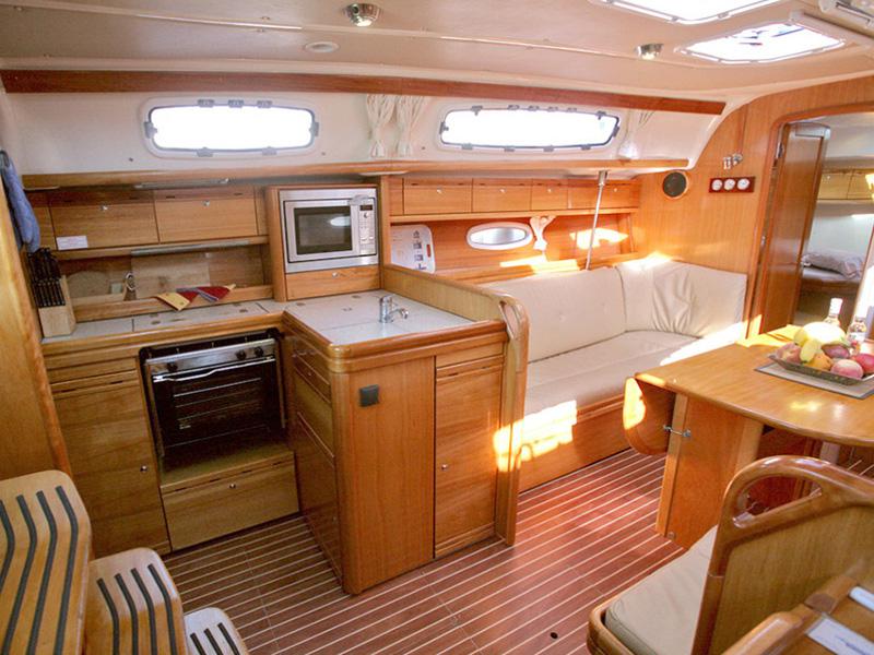 Book yachts online - sailboat - Bavaria 38(2cbs) - Peter Pan - rent