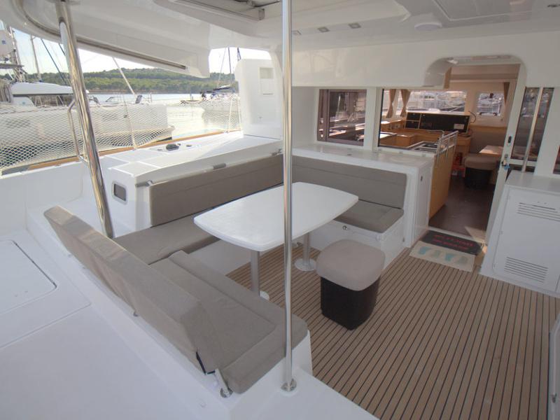 Book yachts online - catamaran - Lagoon 450F - Mon Diamant - rent