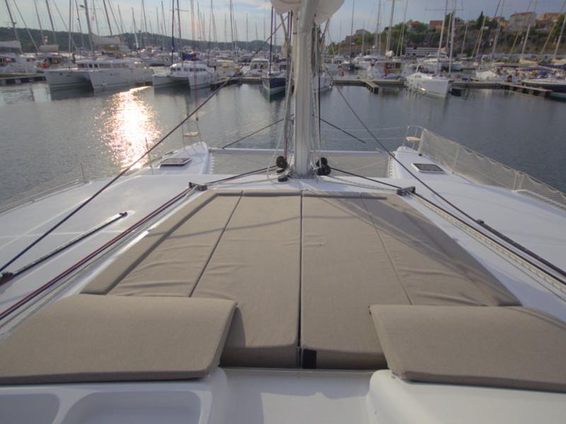 Book yachts online - catamaran - Lagoon 450F - Mon Diamant - rent