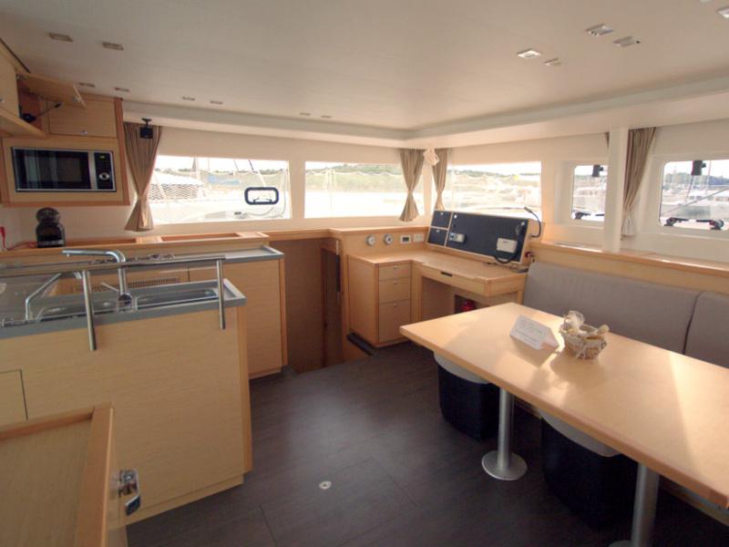 Book yachts online - catamaran - Lagoon 450F - Mon Diamant - rent