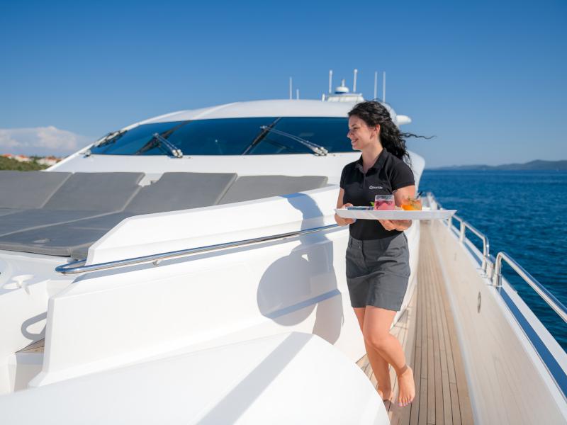 Book yachts online - motorboat - Predator 108 - QUANTUM - rent