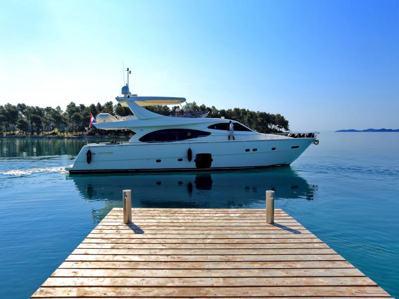 Book yachts online - motorboat - Ferretti 780 - TESORO - rent