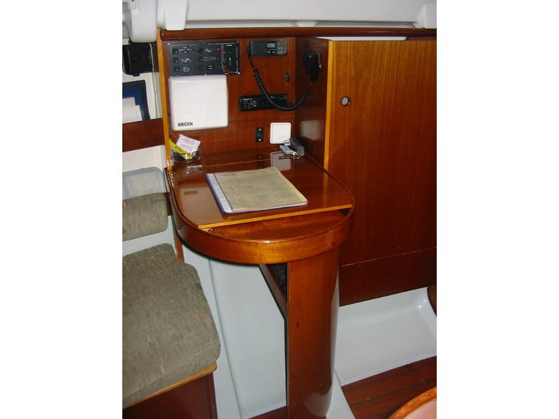 Book yachts online - sailboat - First 265 - COMMODORE - rent