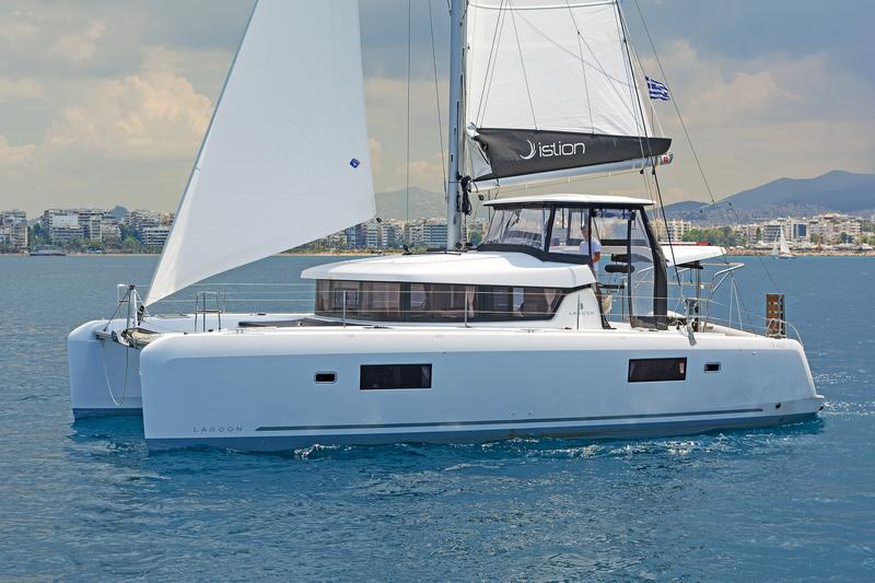 Book yachts online - catamaran - Lagoon 42 - NEVERLAND - rent
