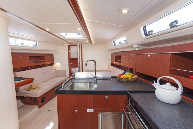 Book yachts online - sailboat - Hanse 385 - JOY - rent