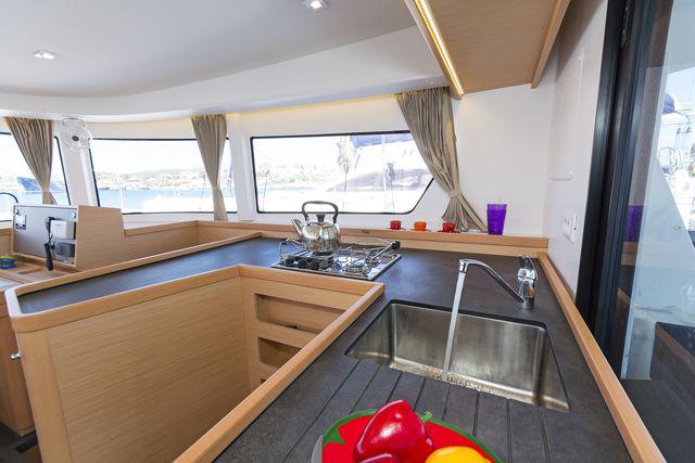 Book yachts online - catamaran - Lagoon 42 A/C &amp; GEN - Venus - rent