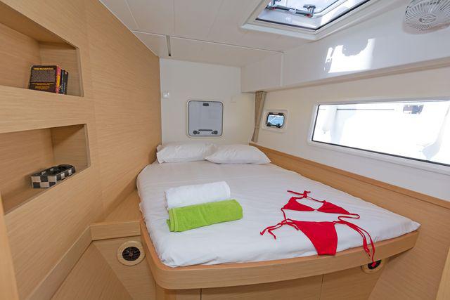 Book yachts online - catamaran - Lagoon 42 A/C &amp; GEN - FULL MOON - rent