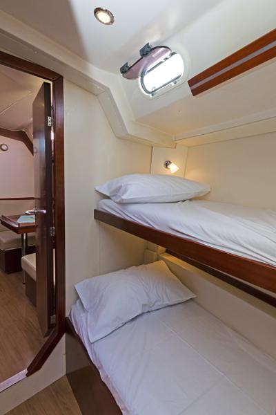 Book yachts online - sailboat - Hanse 430 - Panta Rhei - rent