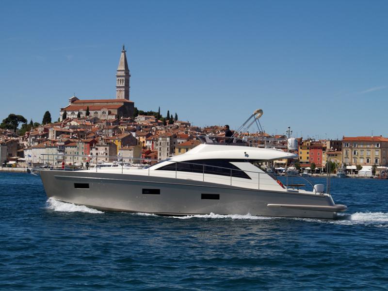 Book yachts online - motorboat - Cyrus 13.8 Flybridge - Punta I - rent
