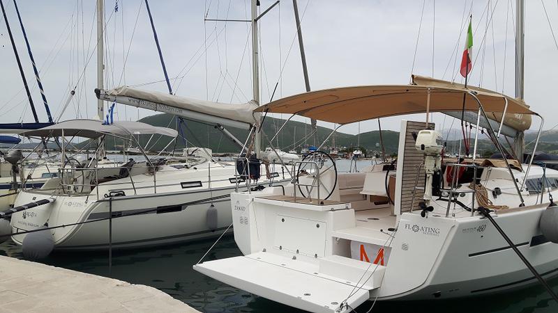Book yachts online - sailboat - Dufour 460 Grand Large - Sparta - rent
