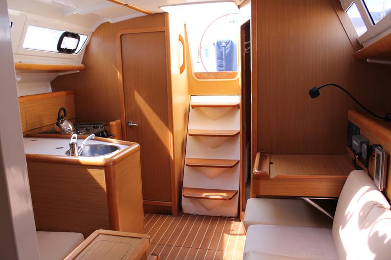 Book yachts online - sailboat - Sun Odyssey 33 - Pluton Planet - rent