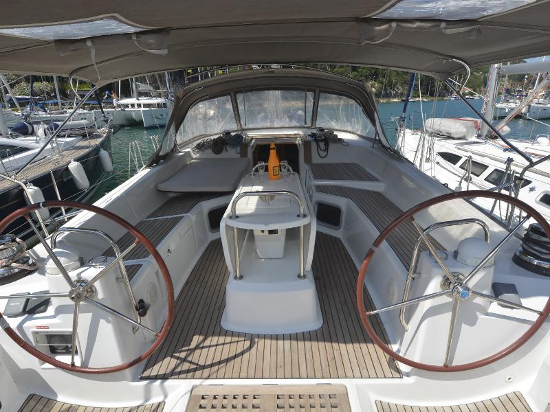 Book yachts online - sailboat - Jeanneau 53 - Žan - rent