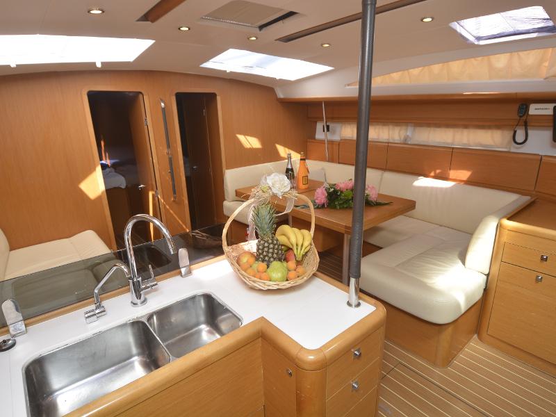 Book yachts online - sailboat - Jeanneau 53 - Žan - rent