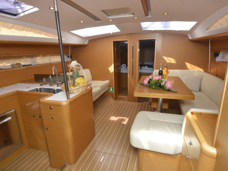 Book yachts online - sailboat - Jeanneau 53 - Žan - rent
