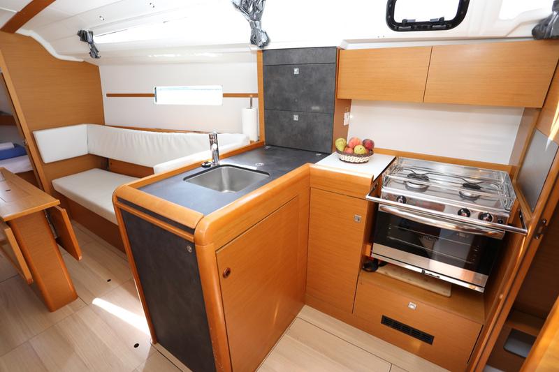 Book yachts online - sailboat - Sun Odyssey 349 - Alfa Kiss - rent