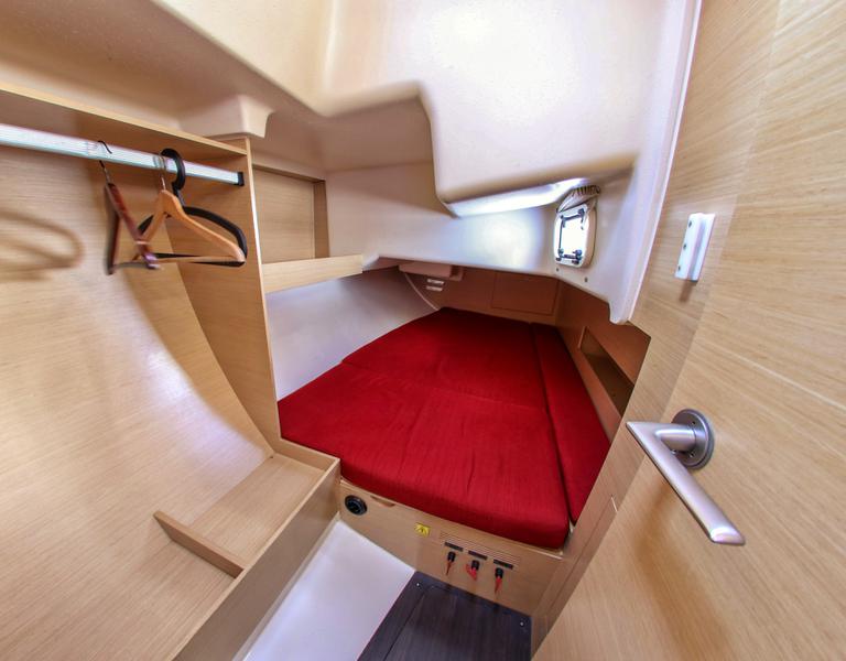 Book yachts online - sailboat - Elan 350 - Batana - rent