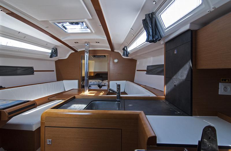 Book yachts online - sailboat - Sun Odyssey 349 - Adria Moon - rent