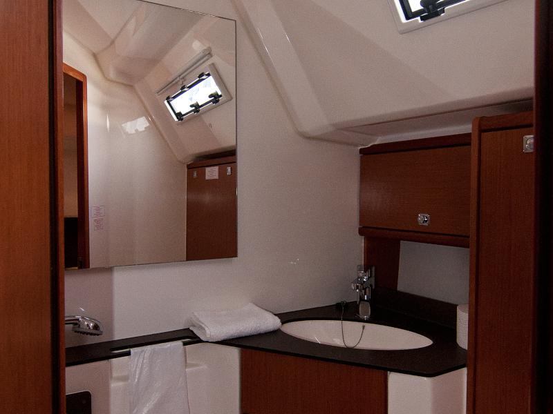 Book yachts online - sailboat - Bavaria Cruiser 46 - Diamond Kiss - rent