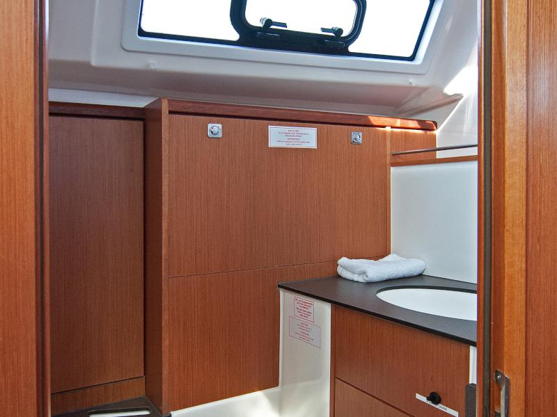 Book yachts online - sailboat - Bavaria Cruiser 37 - Goga Kiss - rent